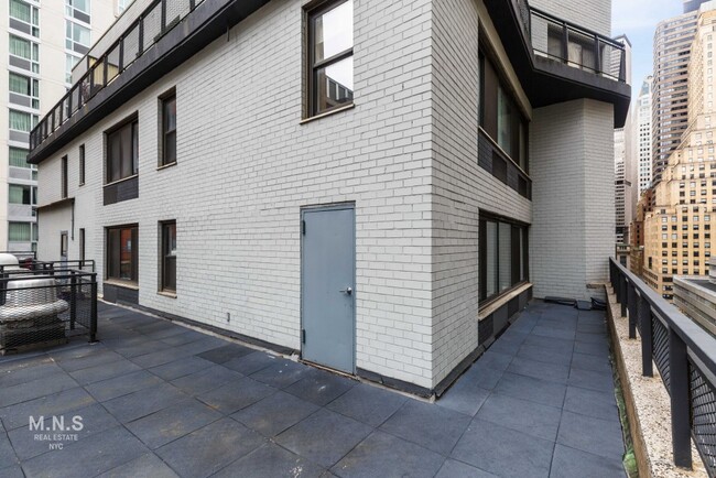 Building Photo - 230 East 44th Street