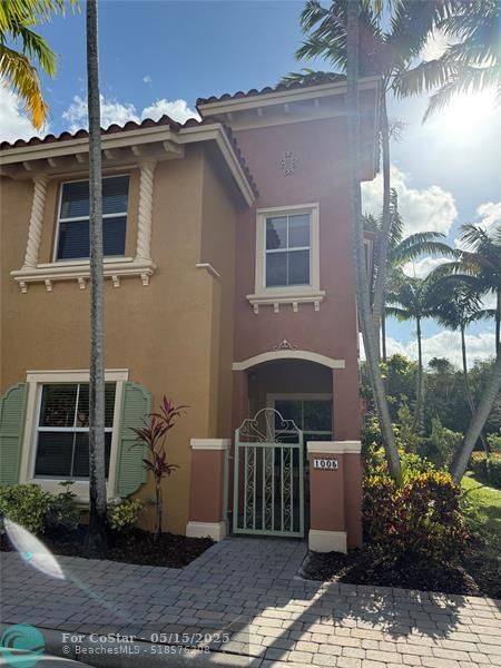 Building Photo - 1005 SW 143rd Ave