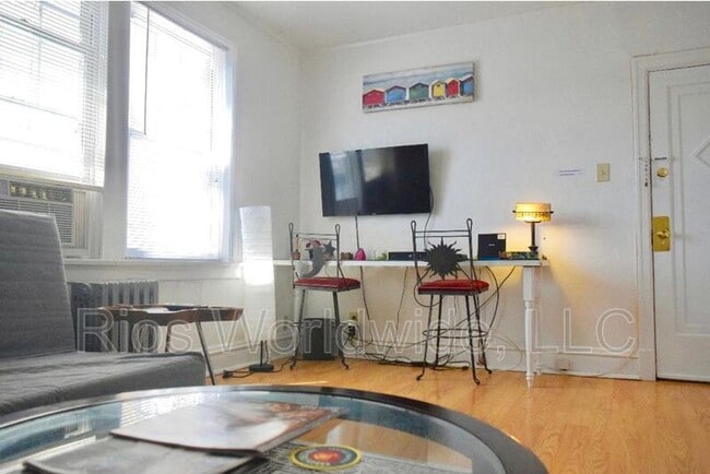 Building Photo - 6647 Berthold Ave