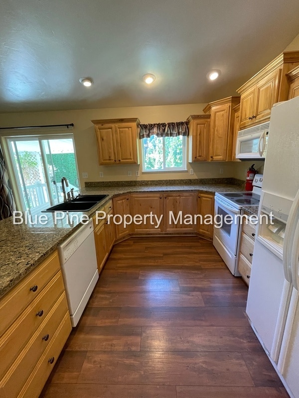 Building Photo - 2409 Brandon Dr
