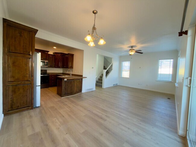 Foto del edificio - 664 E 110 S