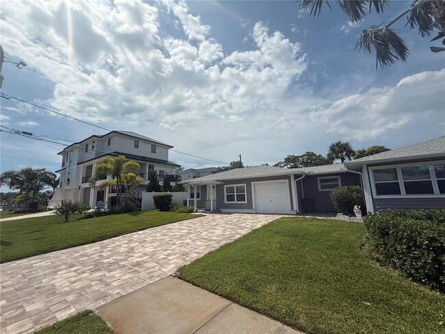Building Photo - 3200 DE BAZAN Ave