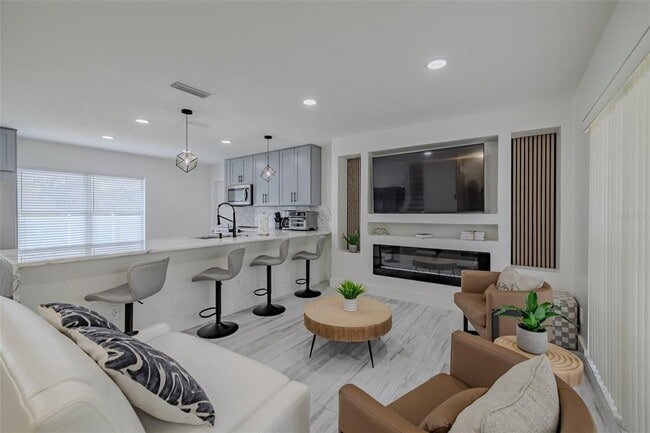 Foto del edificio - 23700 Lake Hills Dr