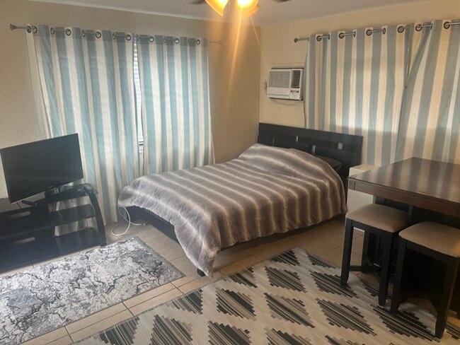Foto del edificio - 1720 NE 56th St