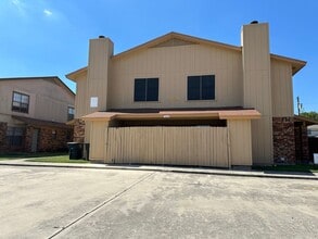 Building Photo - 3705 Hereford Ln
