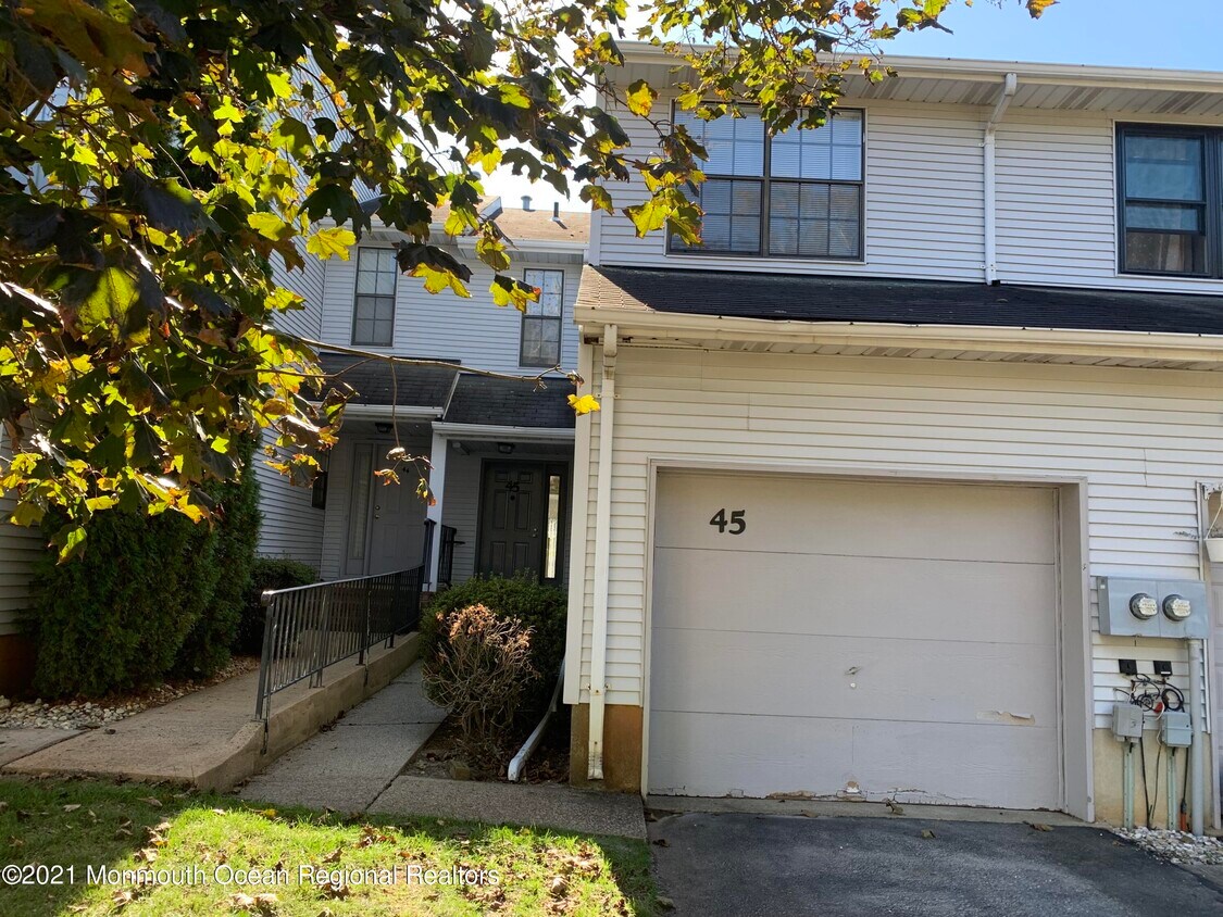 Primary Photo - 45 Chestnut Way