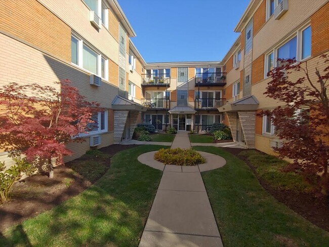 Foto del edificio - 5450 W Higgins Ave