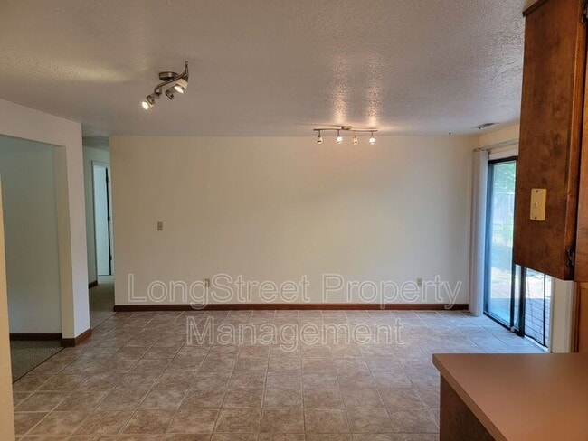 Building Photo - 3947 NW Tamarack Dr