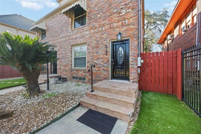 Foto del edificio - 2104 Winbern St