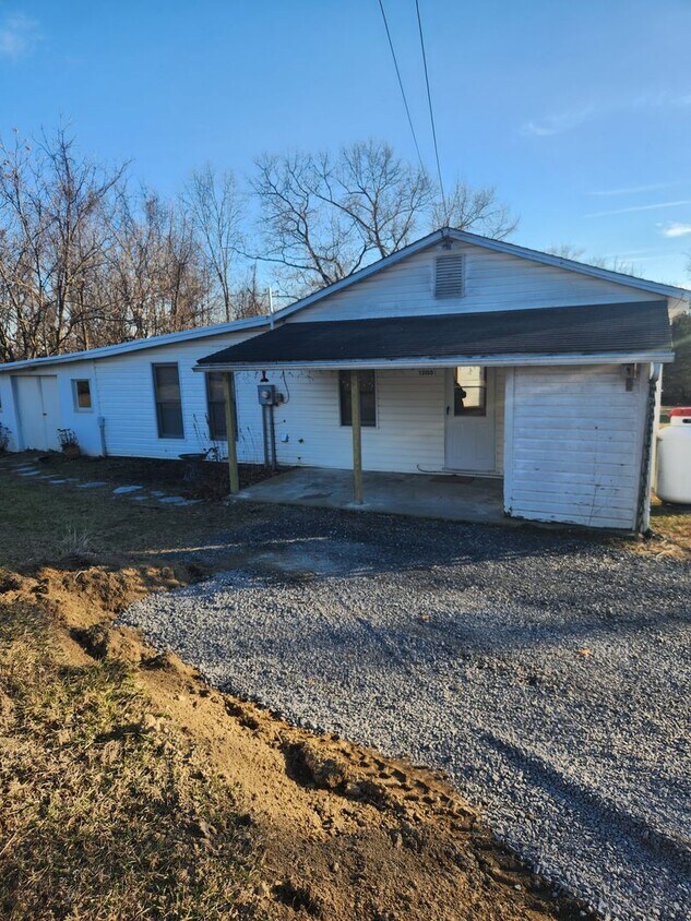 Primary Photo - Cute Two Bedroom House In The Countryside ...