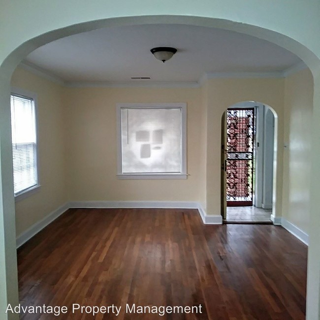 Foto del edificio - 3 br, 1 bath House - 105 S. Parkway E.