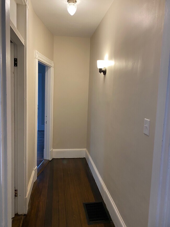 Building Photo - 19 Whitman Ave