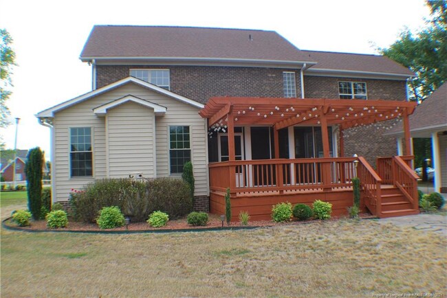 Building Photo - 845 Log Cabin Dr