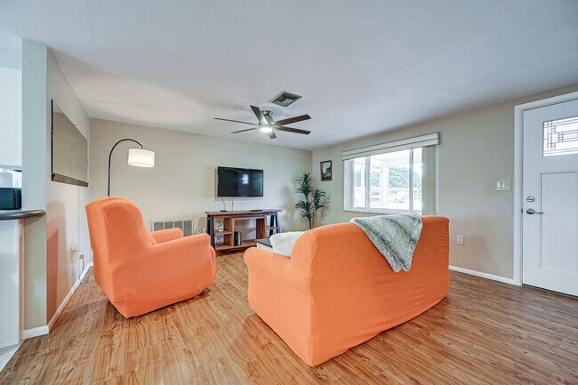 Foto del edificio - 7536 Topay Ln