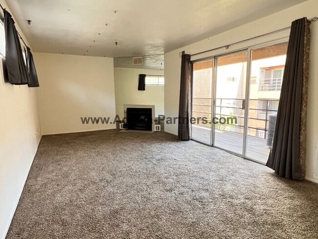 Building Photo - One Bedroom Condo