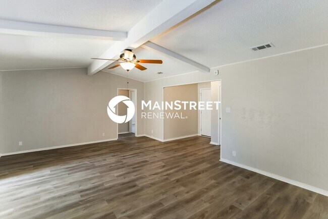 Building Photo - 3 Bedroom Pet-Friendly Home in Lewisville, TX with Main Street Renewal