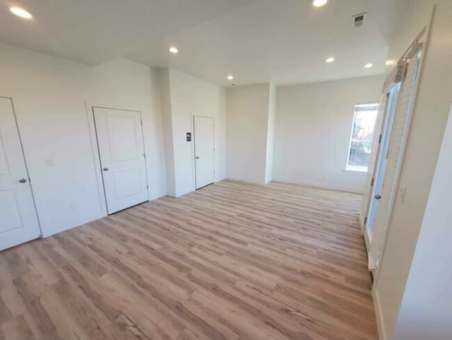 Building Photo - 568 Rising Star Way