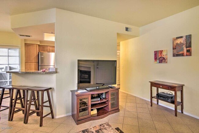 Foto del edificio - 9450 E Becker Ln
