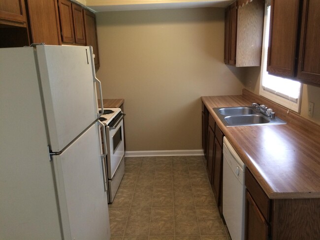 Building Photo - 1661 Foxhaven Dr