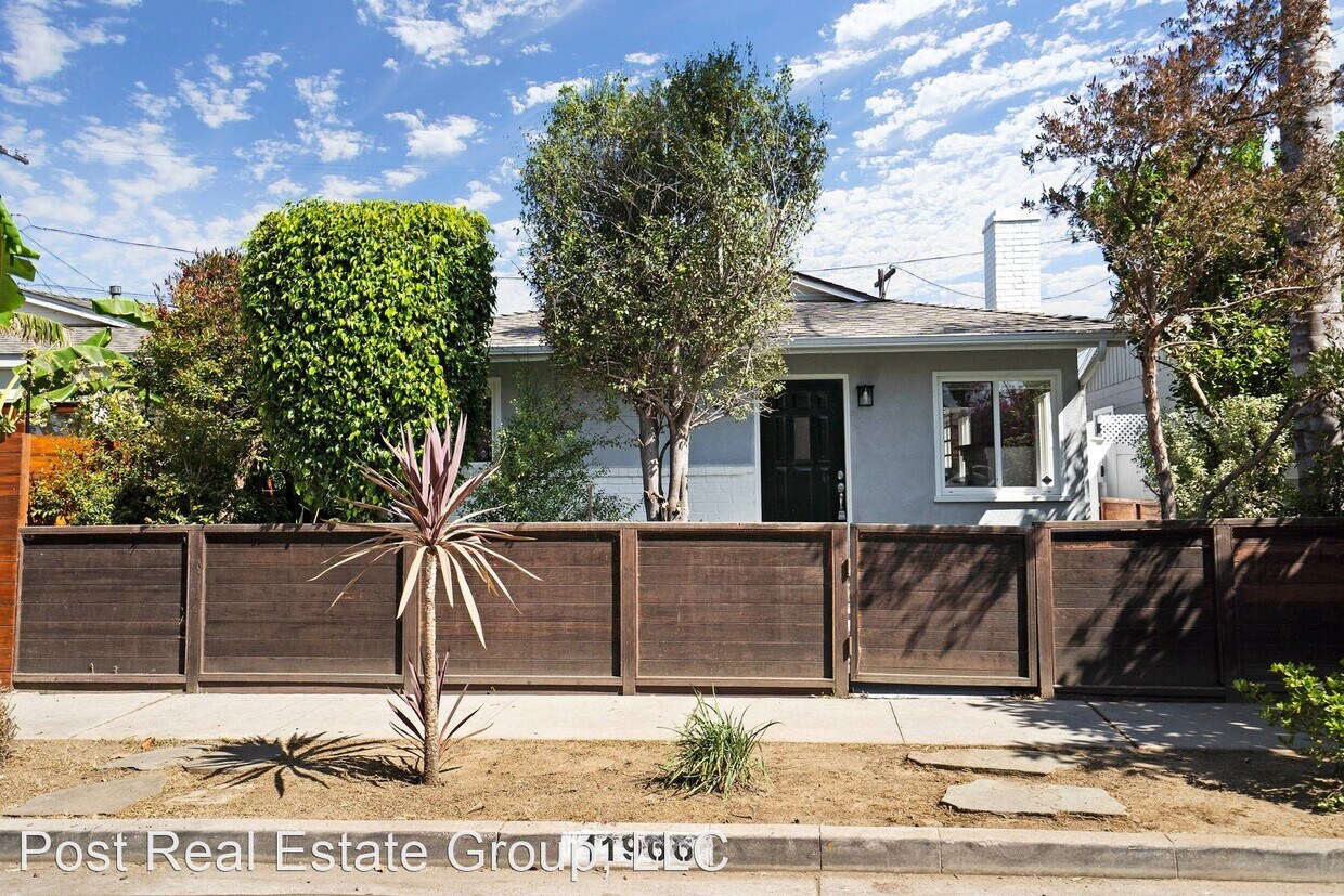 2 br, 1 bath House 11966 Culver Dr House Rental in Culver City, CA