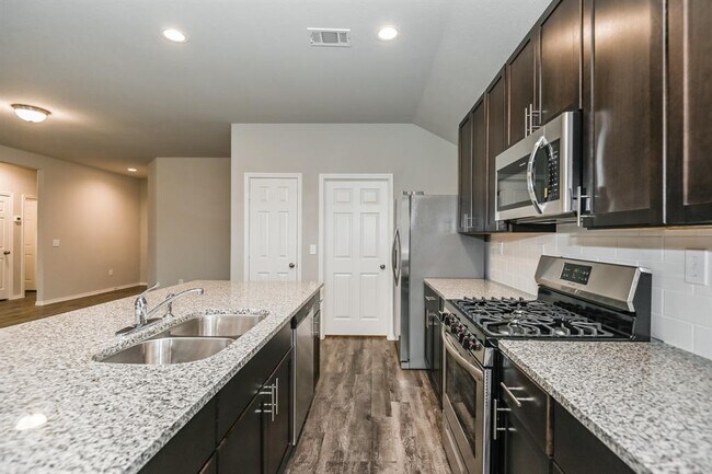 Foto del edificio - 20723 Woods Dr