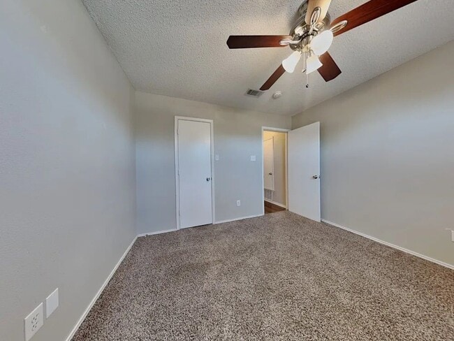 Building Photo - 605 Red Coat Ln