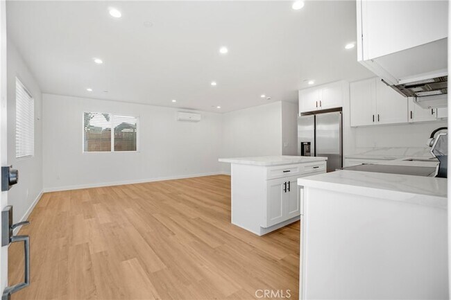 Foto del edificio - 16120 Haynes St
