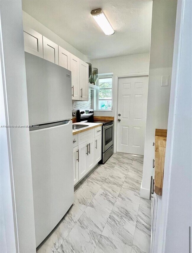 Building Photo - 5757 SW 58th Terrace