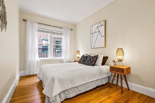 Building Photo - 481 Beacon St