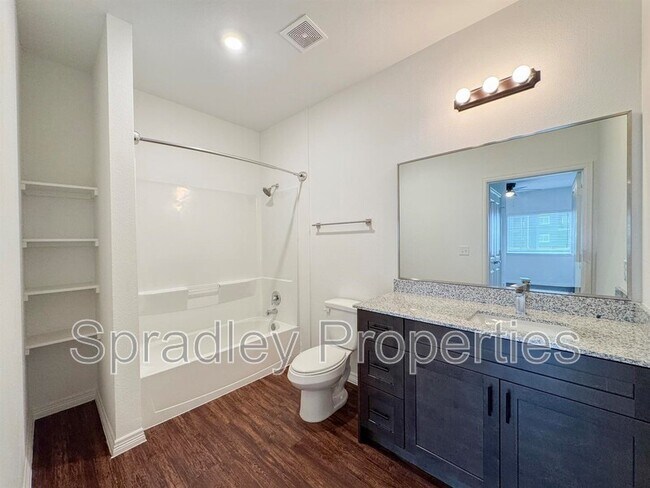 Foto del edificio - 1124 W Ave O