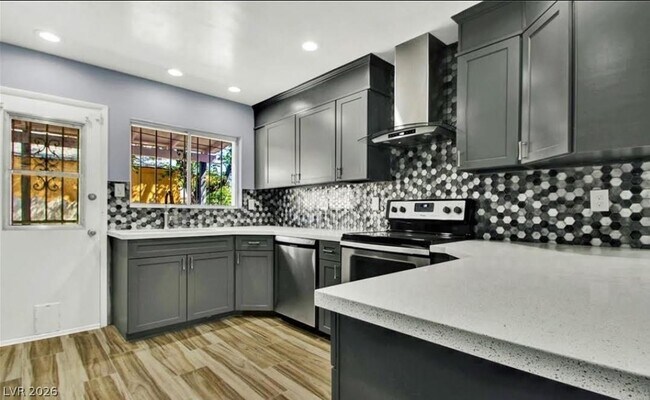 Foto del edificio - 1056 E Oakey Blvd