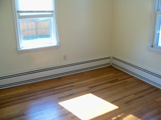 Building Photo - 431 Miles Ave