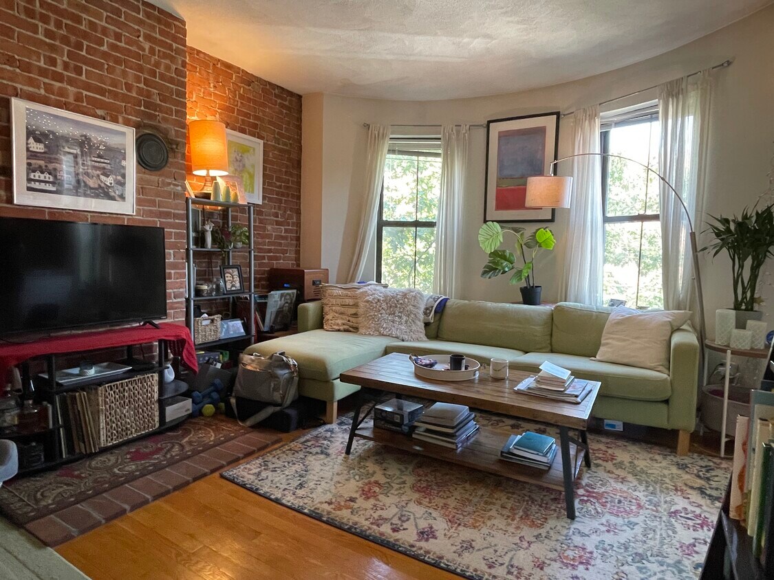Primary Photo - 406 Columbus Ave