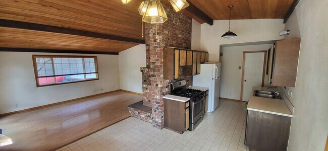 Foto del edificio - 2 bed 1.5 bath Downtown Bend - Large Master - Fenced Yard