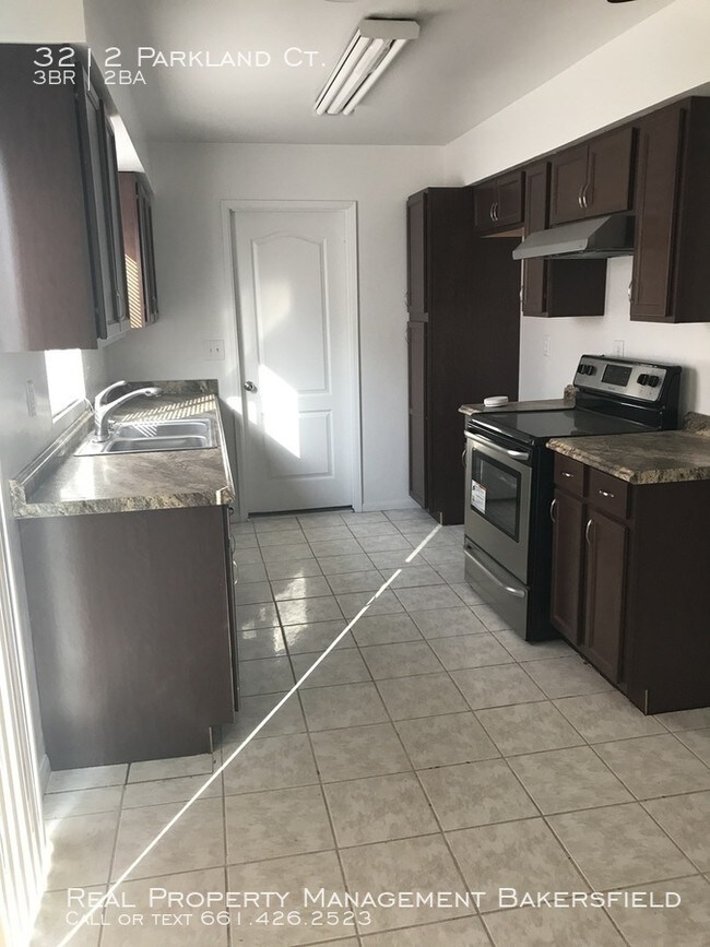 Foto del edificio - 3212 Parkland Court