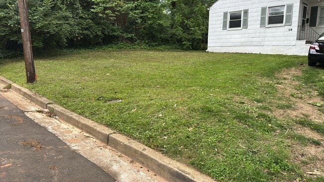 Frente a Lee St - 114 S Lee St