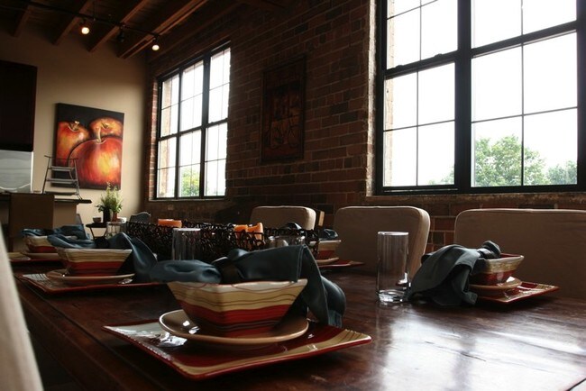 Foto del edificio - Woodard Station Lofts