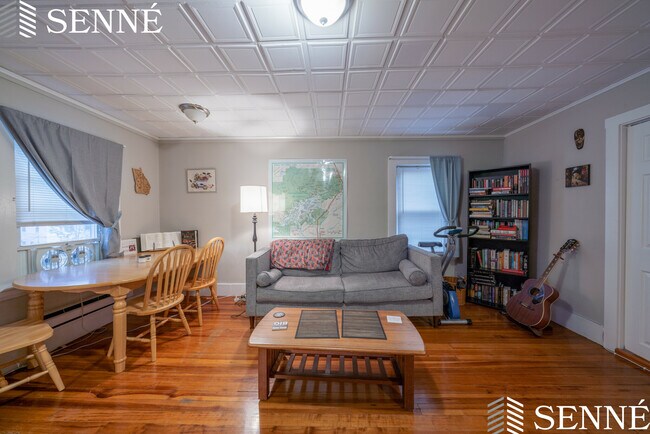 Building Photo - 204 3rd St