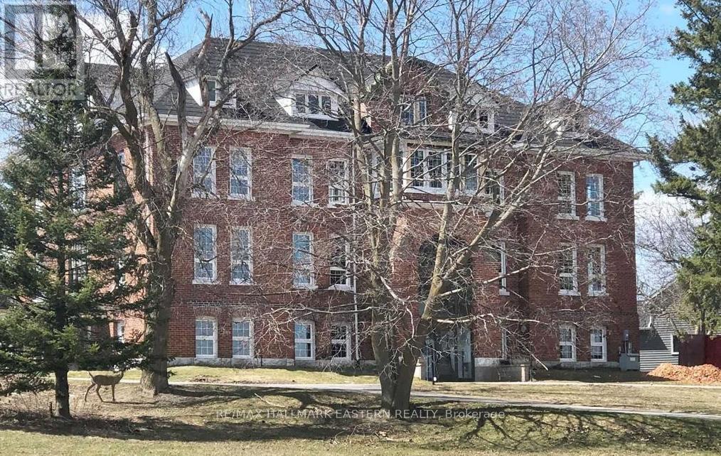 Primary Photo - 1354 Youngs Point Rd