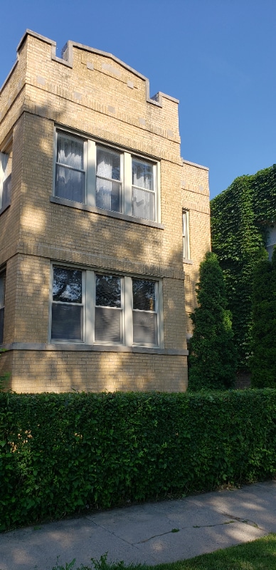 Primary Photo - 3220 N Hamlin Ave