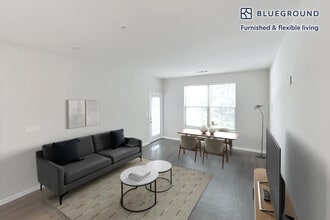 Building Photo - 160 Boylston St