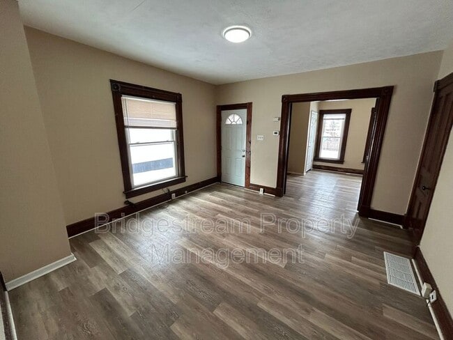 Building Photo - 168 Grove Ave