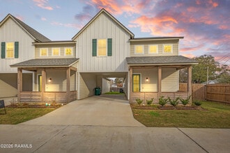 Building Photo - 121 Mayberry Grv St