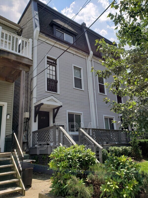 Foto del edificio - 203 Lehigh Ave