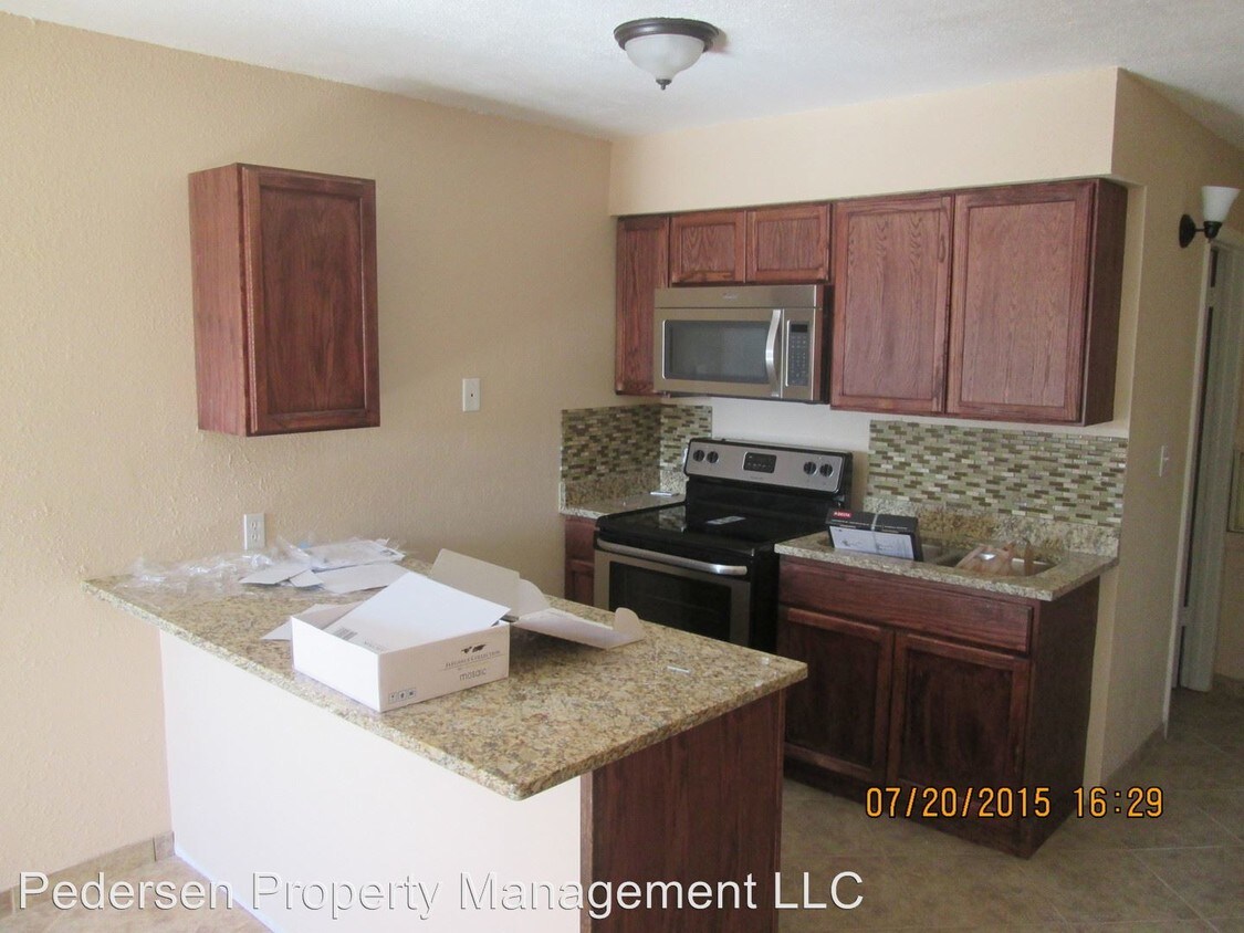 135 N Palo Verde Dr, Apache Junction, AZ 85120 Room for Rent in