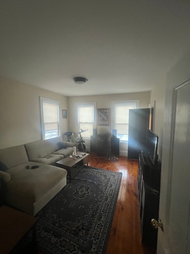 Building Photo - 353 Beacon St