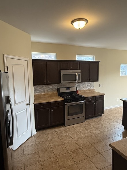 Foto del edificio - 1629 Robindale Dr