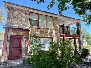 Building Photo - 6019 La Vista Dr