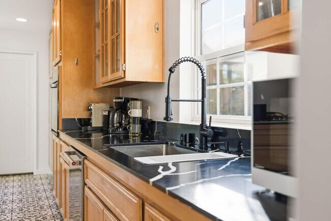 Foto del edificio - 3407 N Mountain View Dr
