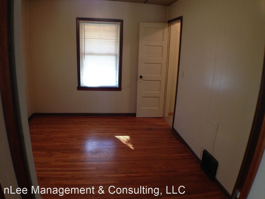 2 br, 1 bath House 703 Green House Rental in Saint Joseph, MO